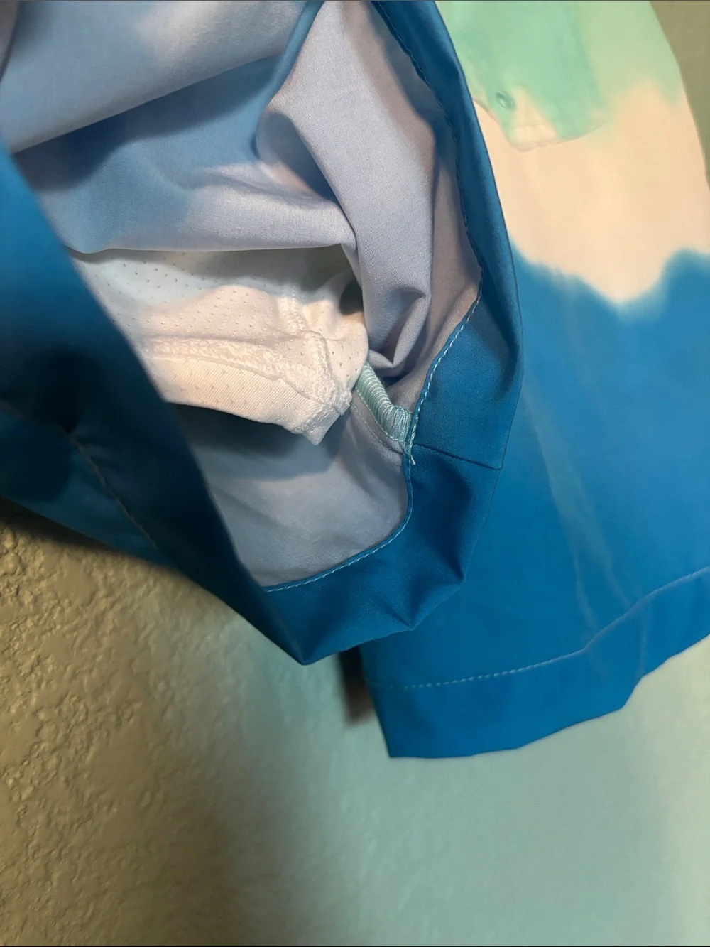 Lands’ End Boys Ombre Swim Trunks Aqua White Blue Size 6 NWT